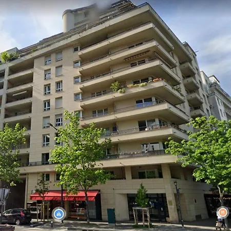 Apartment 2 Bedrooms & Salon, La Defense, Metro, Parking
