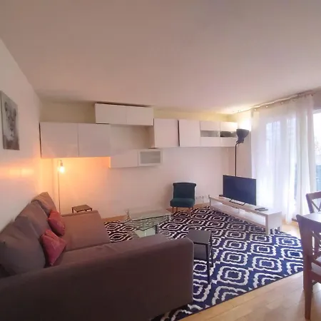 2 Bedrooms & Salon, La Defense, Metro, Parking *