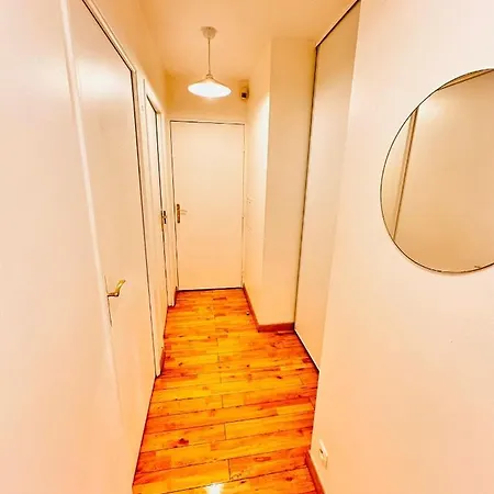 2 Bedrooms & Salon, La Defense, Metro, Parking