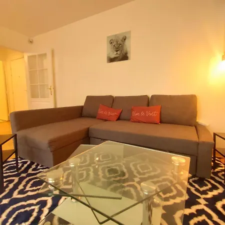 Apartman 2 Bedrooms & Salon, La Defense, Metro, Parking Courbevoie