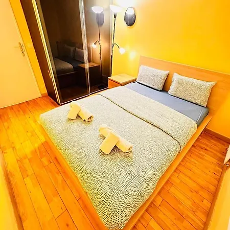 2 Bedrooms & Salon, La Defense, Metro, Parking