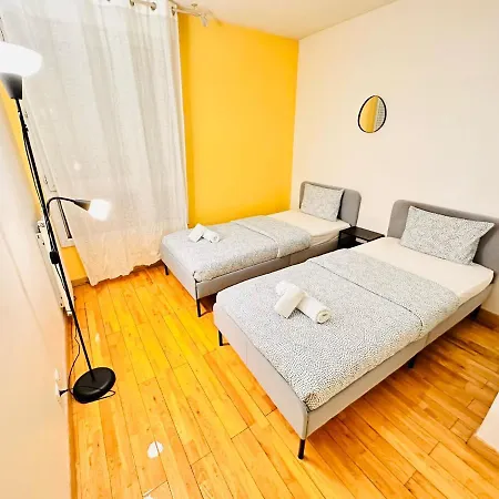 2 Bedrooms & Salon, La Defense, Metro, Parking Apartment