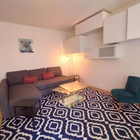 2 Bedrooms & Salon, La Defense, Metro, Parking